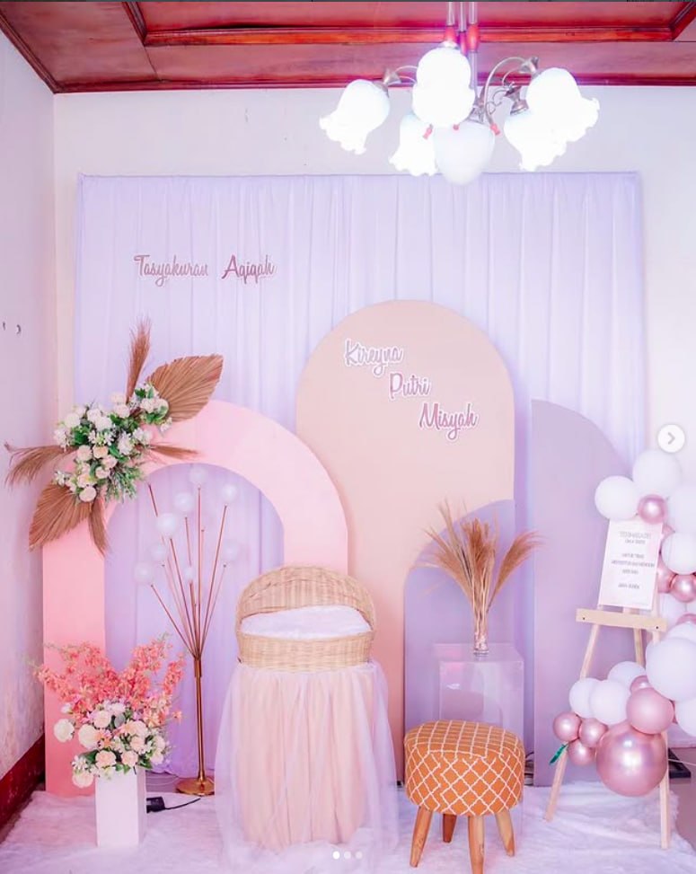 Dekor aqiqah Makassar dengan tema keluarga oleh Maewa Decorative